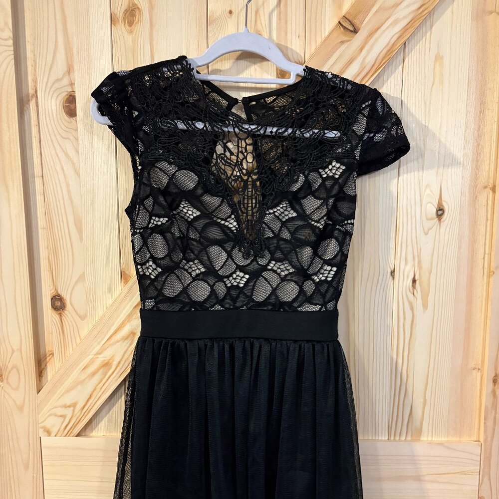Windsor black dress lace top size medium
